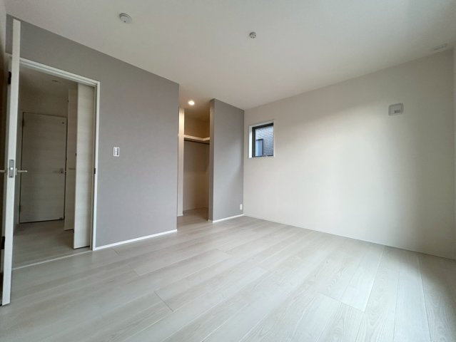 リーブルガーデン　一宮市西大海道　全3区画分譲の寝室|すべての居室にはたっぷり収納できる大型のクローゼット、各室に２４時間換気システムを設置しています。
排気ファンから低風量で24時間強制排気し、家の中の空気をいつも新鮮に保ちます。
