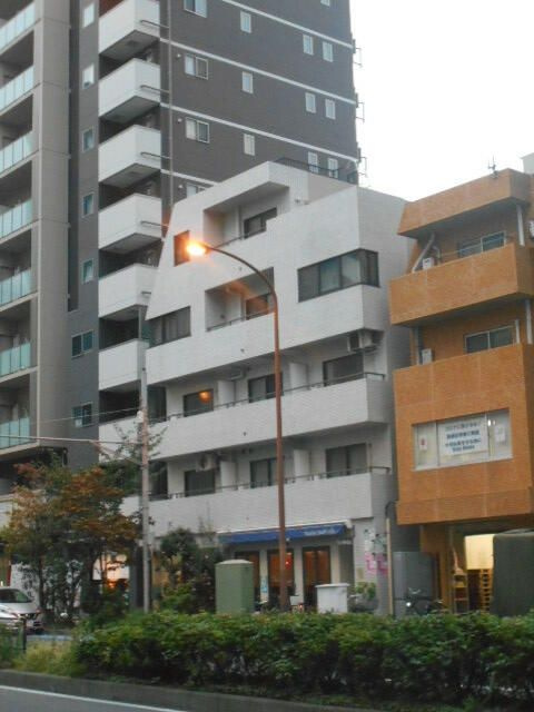 相良ビルの外観