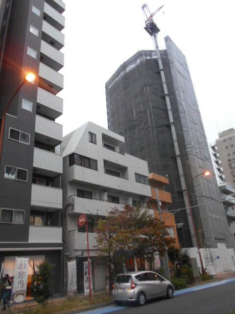 相良ビルのエントランス