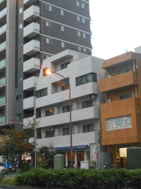 相良ビルの外観