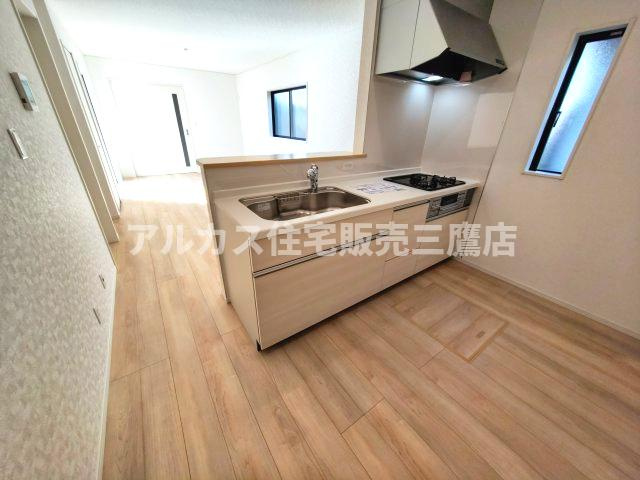 三鷹市大沢５丁目の新築一戸建のキッチン