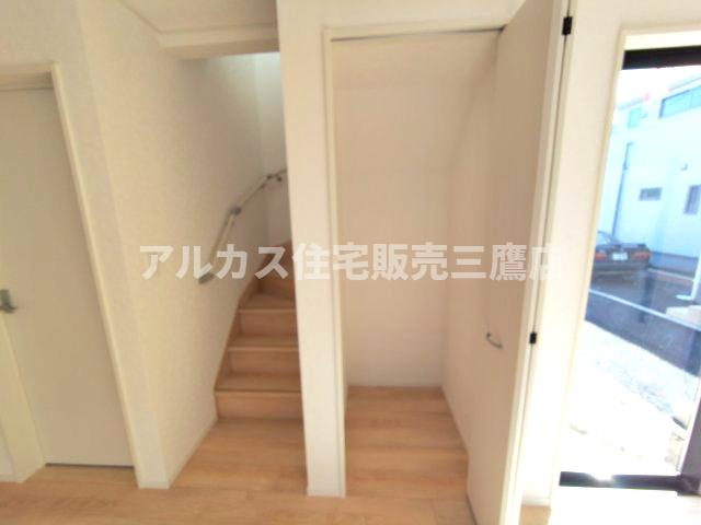 三鷹市大沢５丁目の新築一戸建の収納