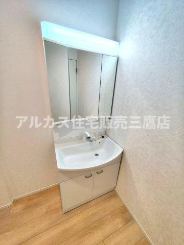 三鷹市大沢５丁目の新築一戸建の独立洗面台