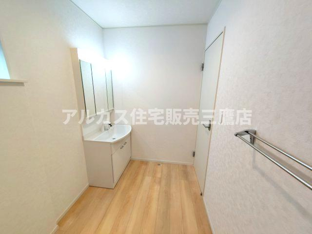 三鷹市大沢５丁目の新築一戸建の洗面所