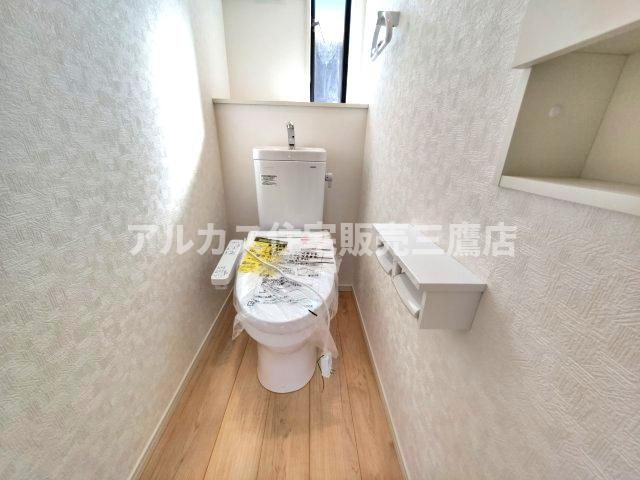 三鷹市大沢５丁目の新築一戸建のトイレ