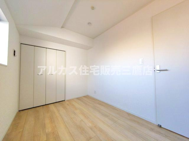 三鷹市大沢５丁目の新築一戸建の洋室