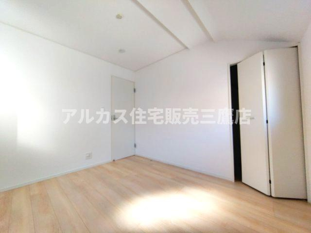 三鷹市大沢５丁目の新築一戸建の洋室