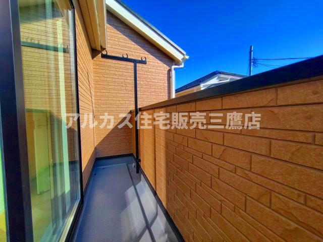 三鷹市大沢５丁目の新築一戸建のバルコニー