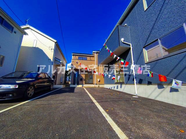 三鷹市大沢５丁目の新築一戸建の駐車場