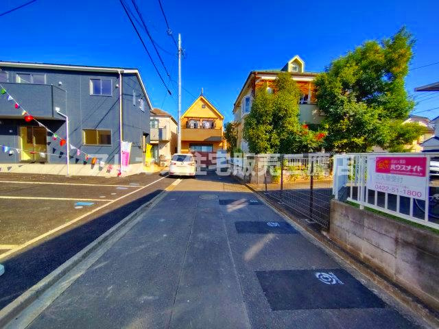 三鷹市大沢５丁目の新築一戸建の前面道路含む現地写真