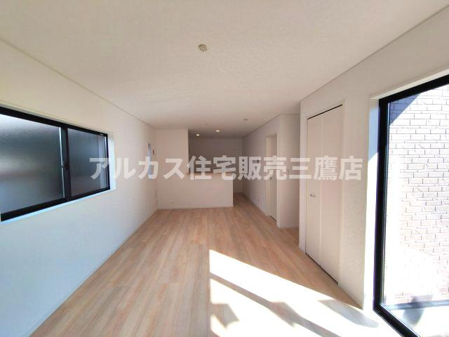 三鷹市大沢５丁目の新築一戸建の居間・リビング