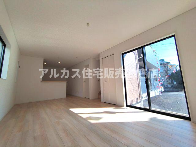 三鷹市大沢５丁目の新築一戸建の居間・リビング