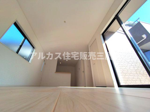 三鷹市大沢５丁目の新築一戸建の居間・リビング