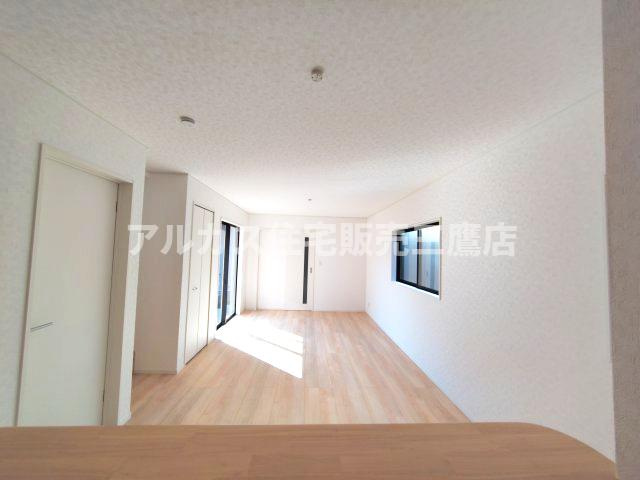 三鷹市大沢５丁目の新築一戸建の居間・リビング