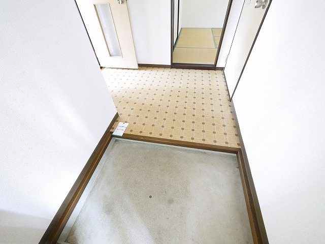 ロイヤルフラッツAの玄関|きれいな玄関です