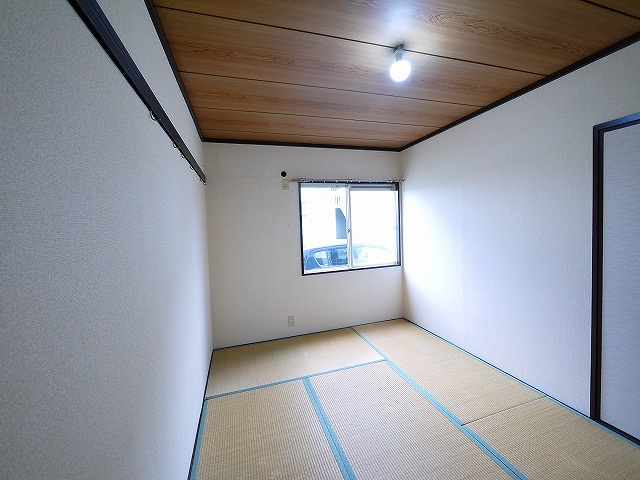 ロイヤルフラッツAの和室|落ち着いた雰囲気の和室付きです