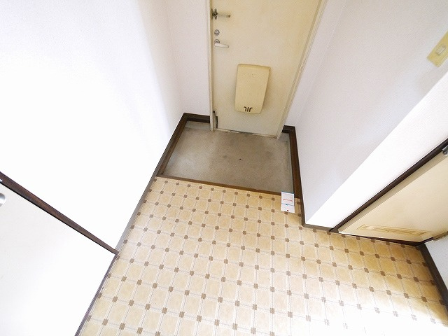 ロイヤルフラッツAの玄関|きれいな玄関です