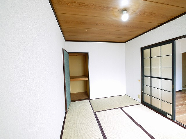 ロイヤルフラッツAの和室|きれいな和室です