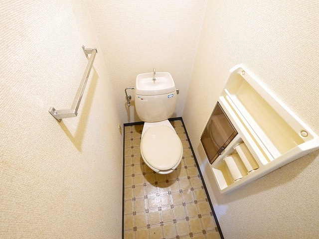 ロイヤルフラッツAのトイレ|トイレもきれいです