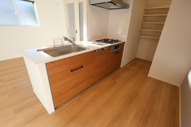 《仲介手数料無料》中央区上落合７丁目2-1新築一戸建てメルディアのキッチン|撮影日 2025年11月1日 15:00 晴れ