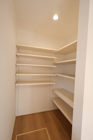 《仲介手数料無料》中央区上落合７丁目2-1新築一戸建てメルディアの収納|撮影日 2025年11月1日 15:00 晴れ