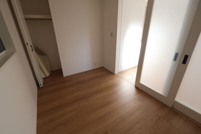 《仲介手数料無料》中央区上落合７丁目2-1新築一戸建てメルディアの洋室|撮影日 2025年11月1日 15:00 晴れ