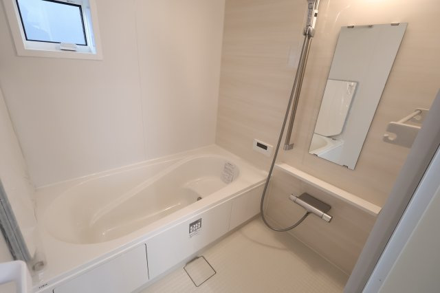 《仲介手数料無料》中央区上落合７丁目2-1新築一戸建てメルディアの浴室|撮影日 2025年11月1日 15:00 晴れ