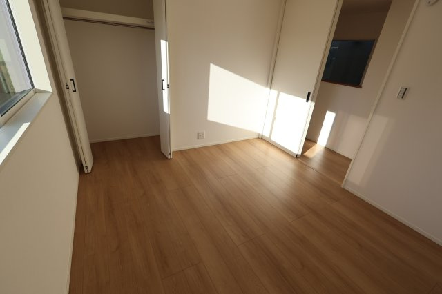 《仲介手数料無料》中央区上落合７丁目2-1新築一戸建てメルディアの洋室|撮影日 2025年11月1日 15:00 晴れ