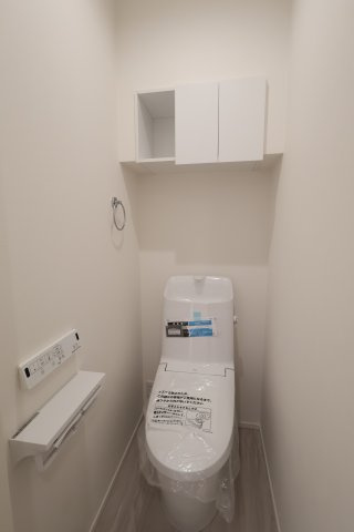 《仲介手数料無料》中央区上落合７丁目2-1新築一戸建てメルディアのトイレ|撮影日 2025年11月1日 15:00 晴れ