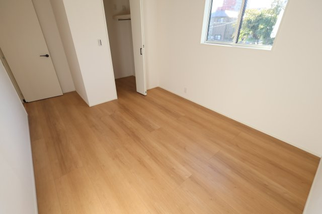 《仲介手数料無料》中央区上落合７丁目2-1新築一戸建てメルディアの洋室|撮影日 2025年11月1日 15:00 晴れ