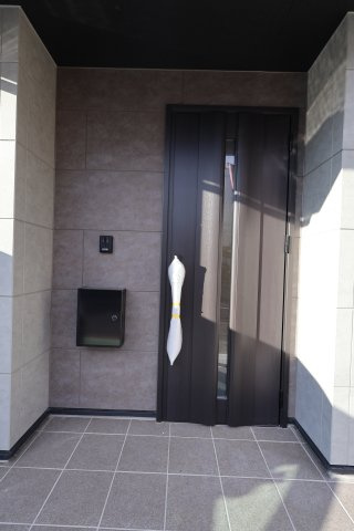 《仲介手数料無料》中央区上落合７丁目2-1新築一戸建てメルディアの玄関|撮影日 2025年11月1日 15:00 晴れ