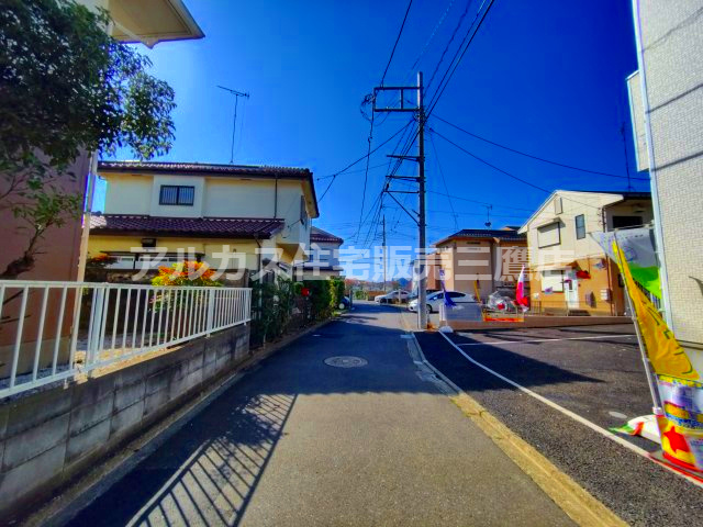 三鷹市大沢５丁目 京王線 西調布駅 新築戸建の前面道路含む現地写真