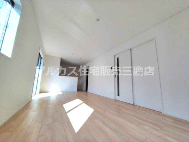 三鷹市大沢５丁目 京王線 西調布駅 新築戸建の居間・リビング