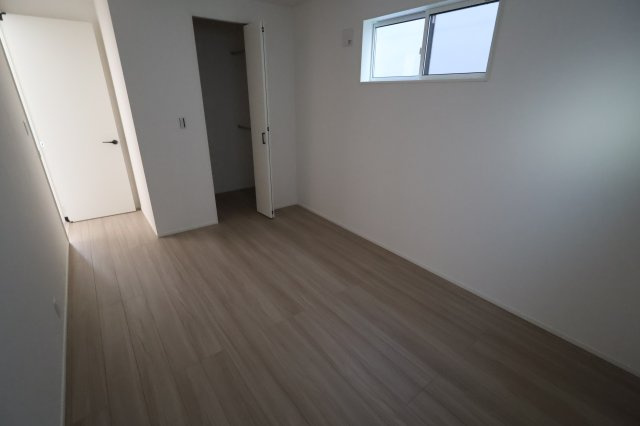 《仲介手数料無料》中央区上落合７丁目2-1新築一戸建てメルディアの洋室|撮影日 2025年11月1日 15:00 晴れ