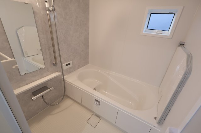 《仲介手数料無料》中央区上落合７丁目2-1新築一戸建てメルディアの浴室|撮影日 2025年11月1日 15:00 晴れ
