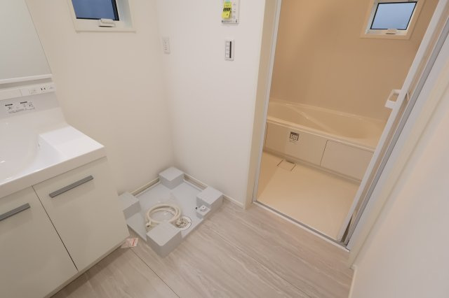 《仲介手数料無料》中央区上落合７丁目2-1新築一戸建てメルディアの独立洗面台|撮影日 2025年11月1日 15:00 晴れ