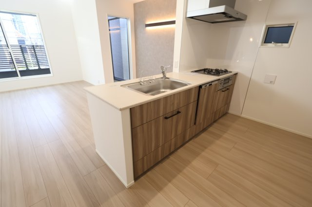 《仲介手数料無料》中央区上落合７丁目2-1新築一戸建てメルディアのキッチン|撮影日 2025年11月1日 15:00 晴れ