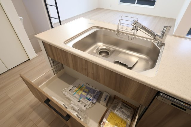 《仲介手数料無料》中央区上落合７丁目2-1新築一戸建てメルディアのキッチン|撮影日 2025年11月1日 15:00 晴れ