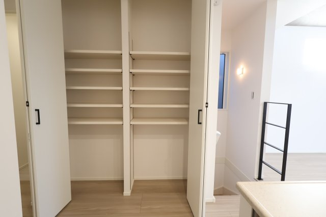 《仲介手数料無料》中央区上落合７丁目2-1新築一戸建てメルディアの収納|撮影日 2025年11月1日 15:00 晴れ