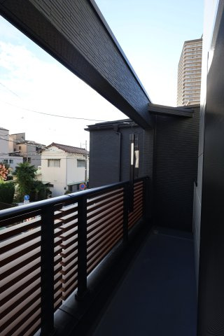 《仲介手数料無料》中央区上落合７丁目2-1新築一戸建てメルディアのバルコニー|撮影日 2025年11月1日 15:00 晴れ