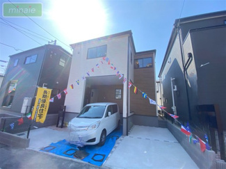 【外観】 | 販売現地
モダンなデザインが印象的な広々とした外観。閑静な住宅街に佇む魅力的な物件です。