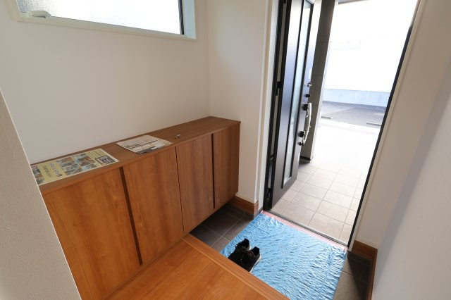 《仲介手数料無料》中央区上落合７丁目2-1新築一戸建てメルディアの玄関|撮影日 2025年11月1日 15:20 晴れ