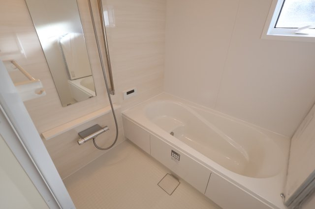 《仲介手数料無料》中央区上落合７丁目2-1新築一戸建てメルディアの浴室|撮影日 2025年11月1日 15:20 晴れ