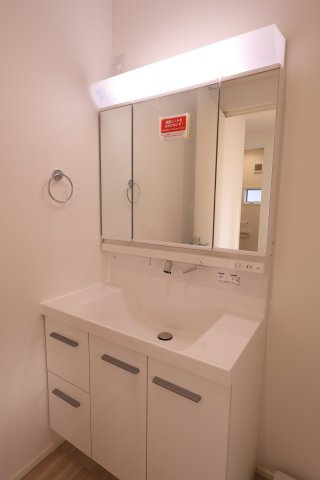 《仲介手数料無料》中央区上落合７丁目2-1新築一戸建てメルディアの独立洗面台|撮影日 2025年11月1日 15:20 晴れ