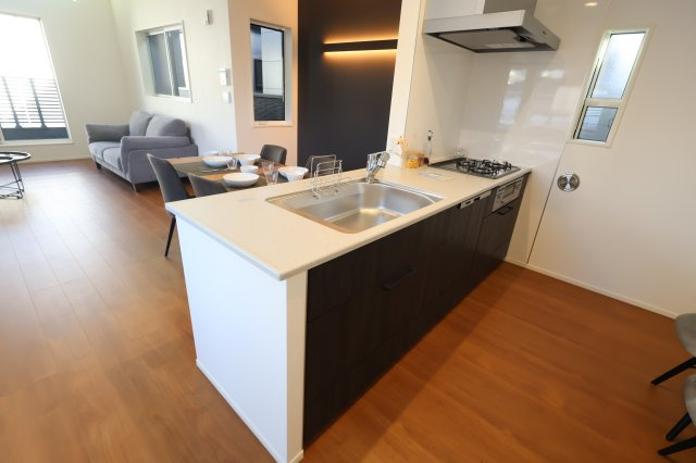 《仲介手数料無料》中央区上落合７丁目2-1新築一戸建てメルディアのキッチン|撮影日 2025年11月1日 15:20 晴れ