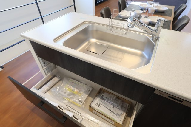 《仲介手数料無料》中央区上落合７丁目2-1新築一戸建てメルディアのキッチン|撮影日 2025年11月1日 15:20 晴れ