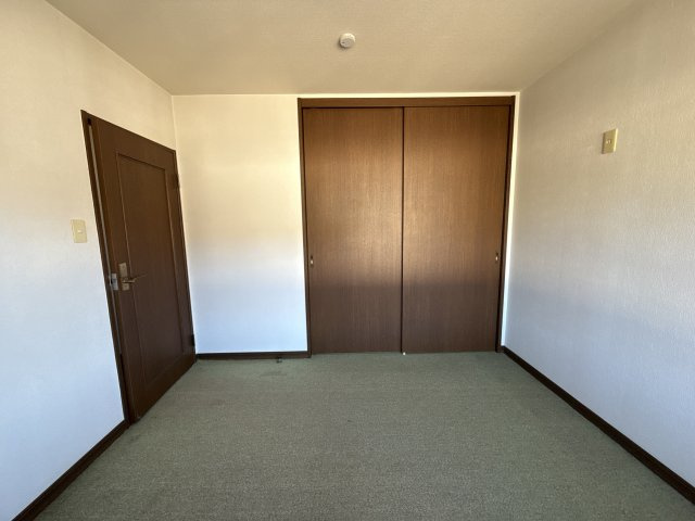 狩山邸戸建貸家の寝室
