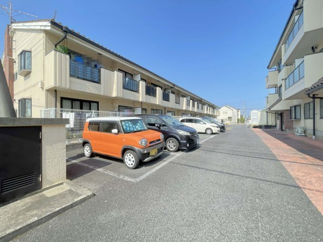 ウインザーパレスNo2の駐車場