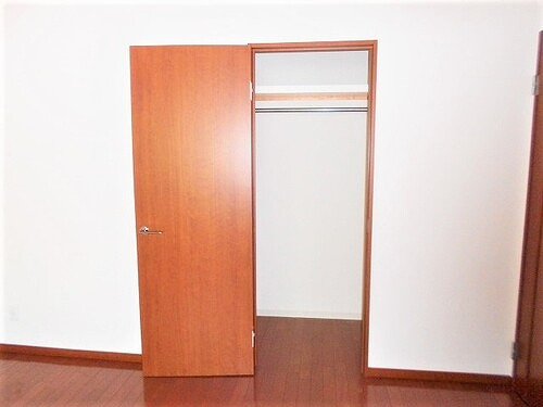 パークヒルズ己斐西町の収納|ウォークインクロゼット洋室（約8.7畳）※2020年5月撮影