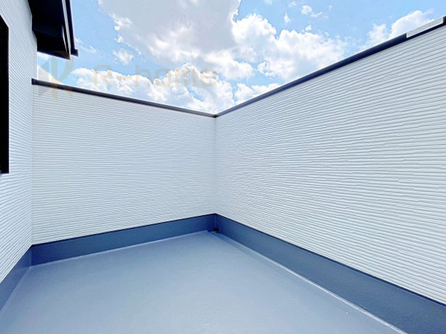 水戸市笠原町2期　新築戸建て　4号棟のバルコニー|お布団やラグなどの大きな物も干しやすい広々としたバルコニー！